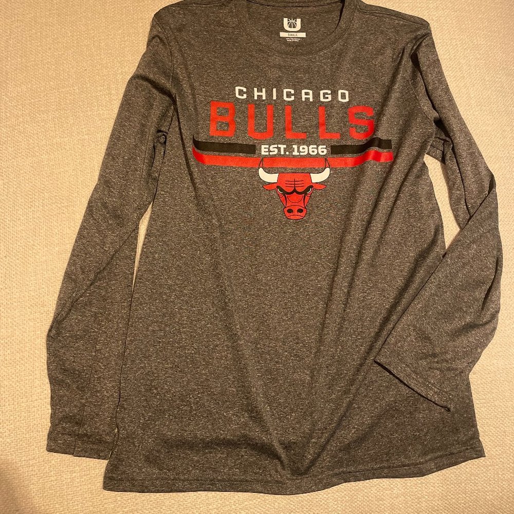 CHICAGO BULLS LONG SLEEVED SHIRT, MENS SMALL